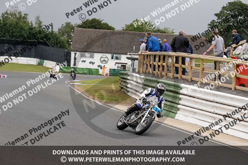 Vintage motorcycle club;eventdigitalimages;mallory park;mallory park trackday photographs;no limits trackdays;peter wileman photography;trackday digital images;trackday photos;vmcc festival 1000 bikes photographs
